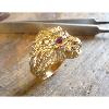 Bague or jaune 9 KT tête de lion Aslan avec rubis