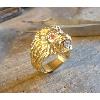 Bague or jaune 9 KT tête de lion Aslan rubis et diamant