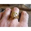 Bague or jaune 9 KT tête de lion Aslan avec saphir