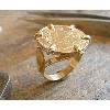 Bague pice or 18 KT plume 6 griffes avec demi Souverain en or