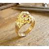 Bague or jaune 9 KT tête de lion Marjan avec rubis