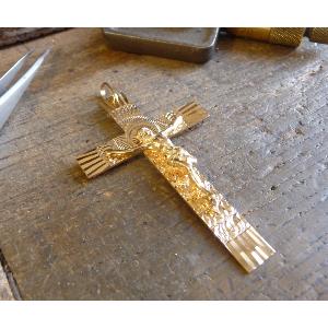 Christ sur croix en or jaune 65 mm * 40 mm
