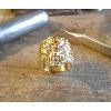 Bague or jaune 9 KT tête de lion Aslan rubis et diamant