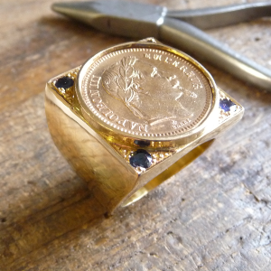 Chevaliere piece or